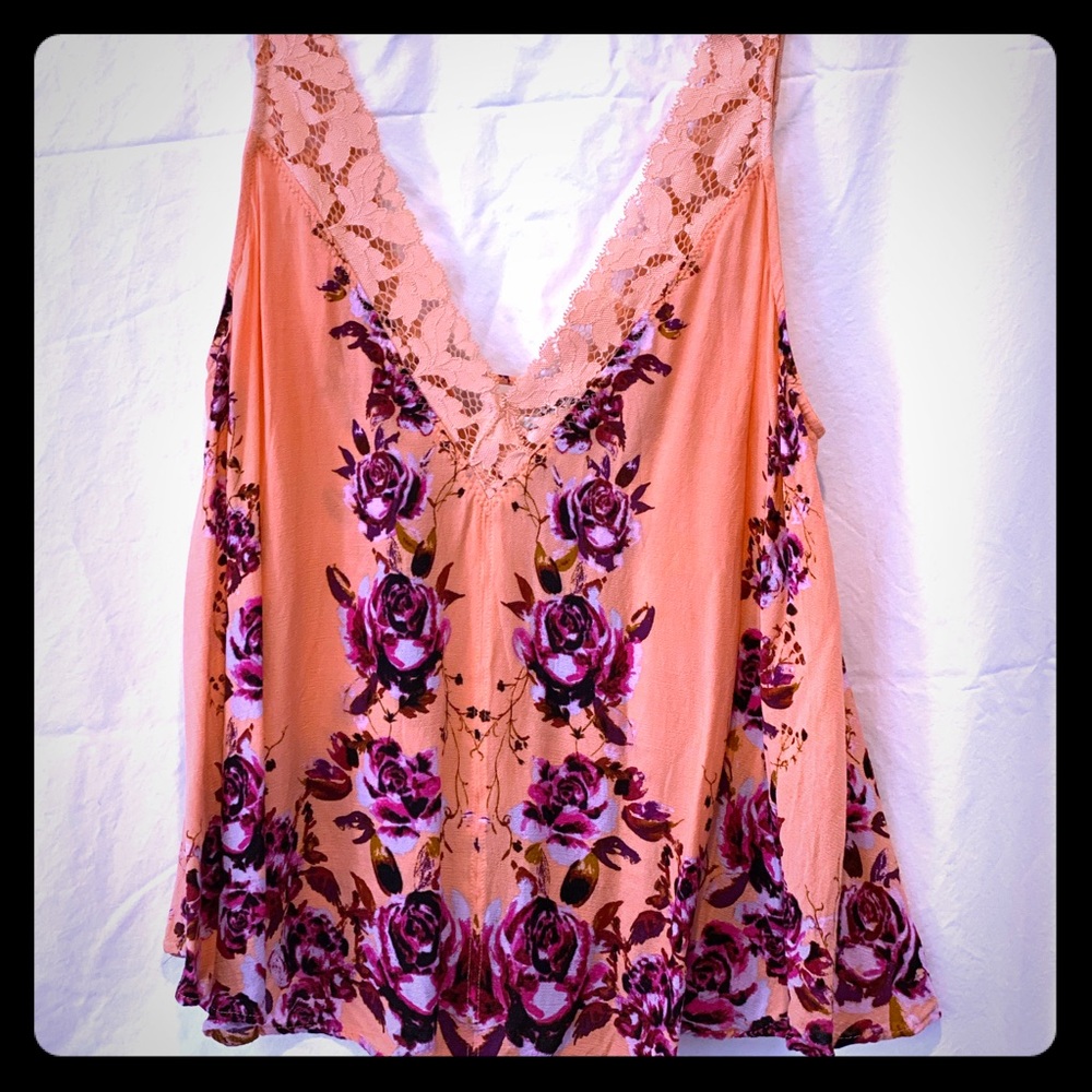 Gorgeous Free People Intimates top w/ lace detail